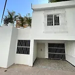 Wonderful Trinity Beach House In Crespo.